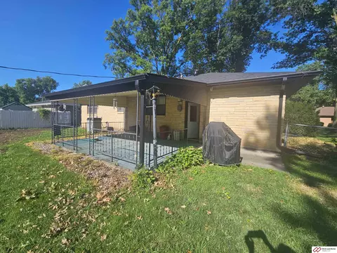 Exterior - 1310 N 13th St, Beatrice, NE 68310 photo 2 of 2