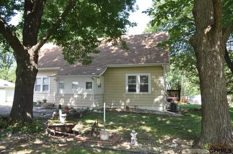 9005 Cedar Island Rd, Bellevue, NE 68147