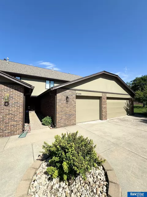 2205 Winding Way, Lincoln, NE 68506