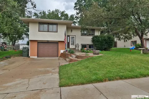 8124 Sanborn Dr, Lincoln, NE 68505