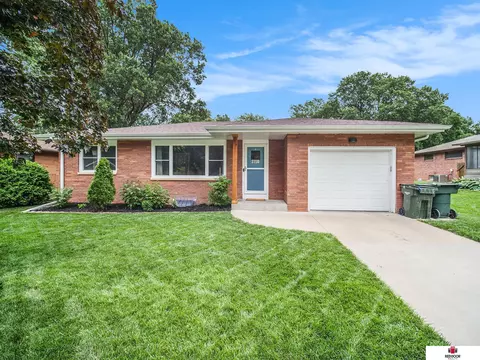 2710 S 41 St, Lincoln, NE 68506