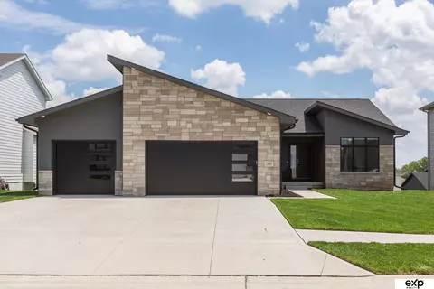 7805 S 199th St, Gretna, NE 68028