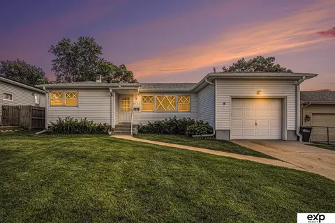6117 Elm St, Omaha, NE 68106