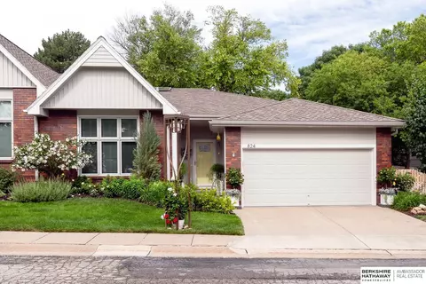 824 N 131st Plz, Omaha, NE 68154