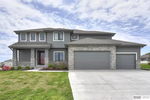 10210 S 105th Ave, Papillion, NE 68046