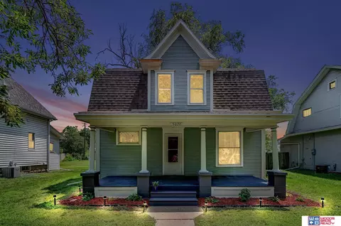 5027 Knox St, Lincoln, NE 68504