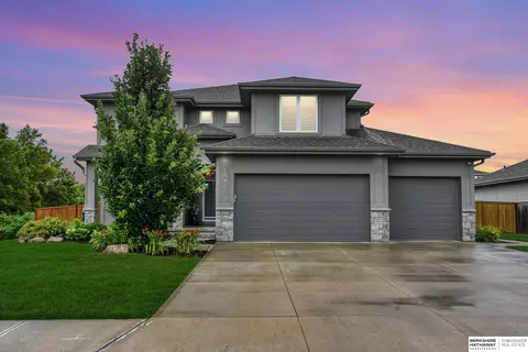 18422 Patrick Ave, Elkhorn, NE 68022