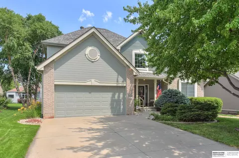 17308 William Cir, Omaha, NE 68130
