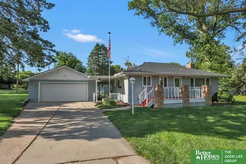 220 F St, Elmwood, NE 68349
