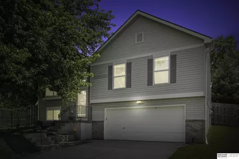 11159 Girard St, Omaha, NE 68142