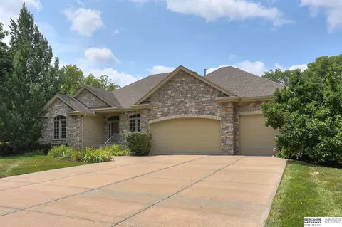 22238 Brookcrest Dr, Omaha, NE 68022