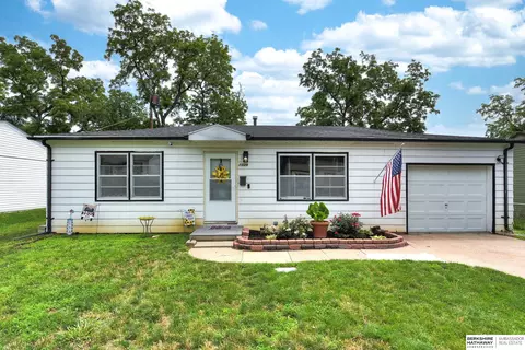 7329 S 69th St, La Vista, NE 68128