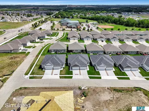 8515 Regent Ct, Lincoln, NE 68507