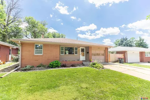 6421 Garland St, Lincoln, NE 68505