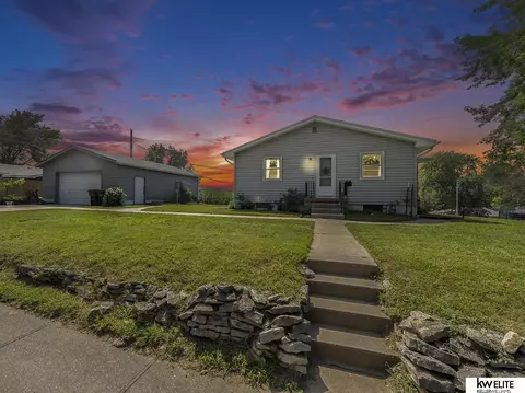 4451 H St, Omaha, NE 68107