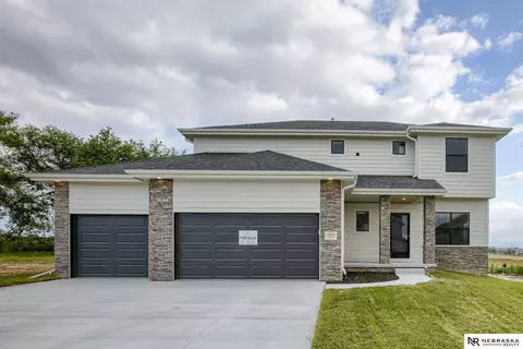 17602 Potter St, Bennington, NE 68007