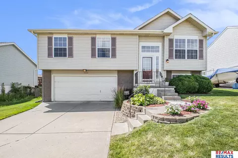15713 Redwood St, Omaha, NE 68136