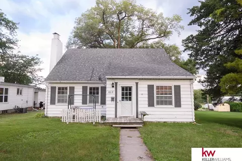 915 N Commercial Ave, Superior, NE 68978