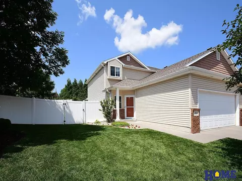 4801 NW Pemberly Ln, Lincoln, NE 68521