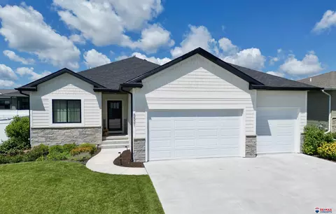 6521 Via Sorrento Dr, Lincoln, NE 68523