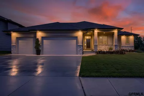 20522 Hartman Ave, Elkhorn, NE 68022