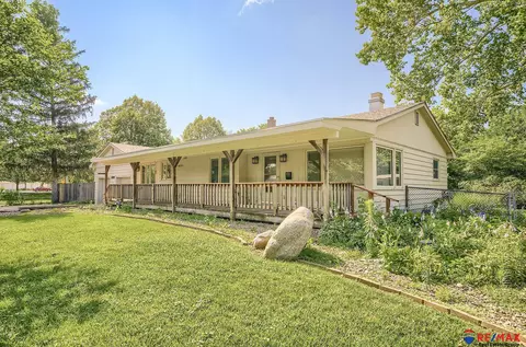 8305 Izard St, Omaha, NE 68114