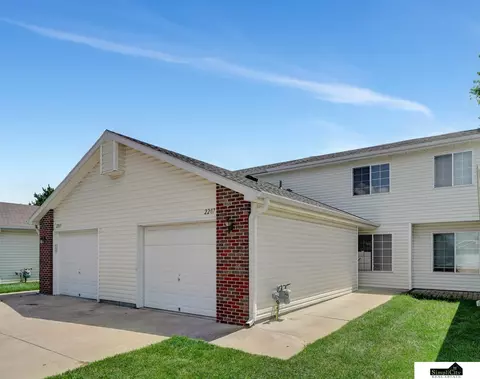 2207 W Todd Ln, Lincoln, NE 68528