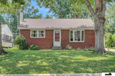 4125 Holly Rd, Lincoln, NE 68502
