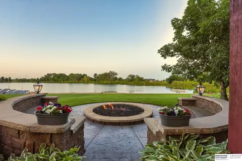 6601 Fern Lake Cir, Valley, NE 68064