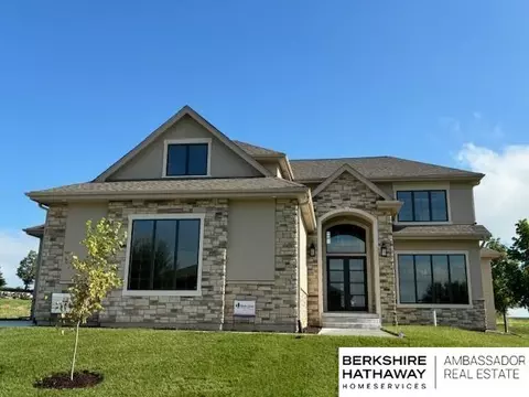 12120 Carpenter St, Papillion, NE 68046
