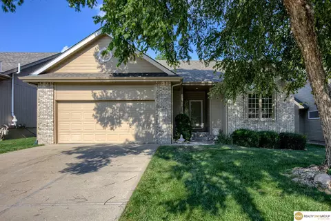 8733 S 100th St, La Vista, NE 68128