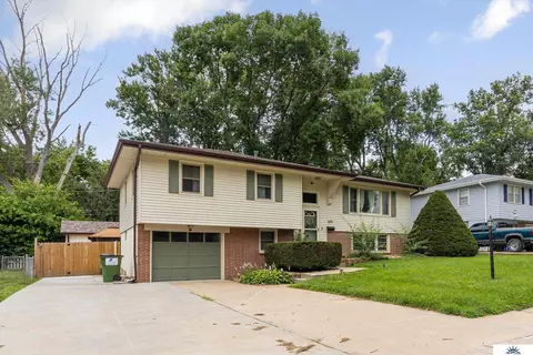805 S Beadle St, Papillion, NE 68046