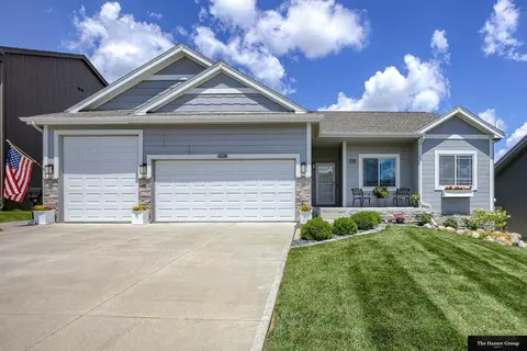 16624 Hanover St, Bennington, NE 68007