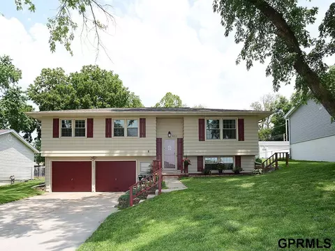 9212 Browne St, Omaha, NE 68134