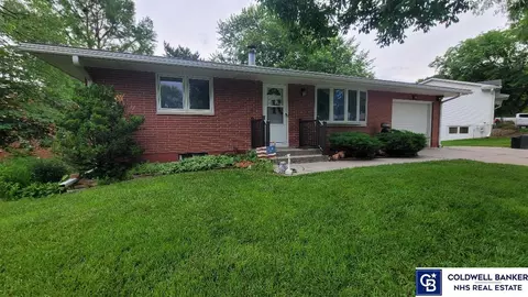 240 E Cherrywood Dr, Lincoln, NE 68510