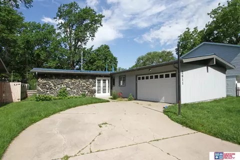 2611 S 41st St, Lincoln, NE 68506