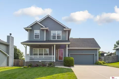 613 Eagle View Dr, Papillion, NE 68133
