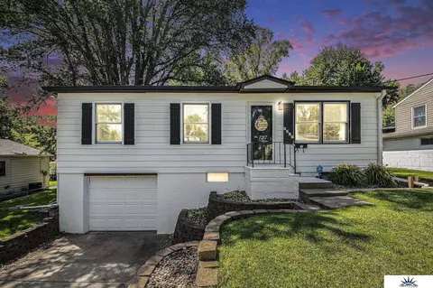 7217 Frederick Ave, La Vista, NE 68128