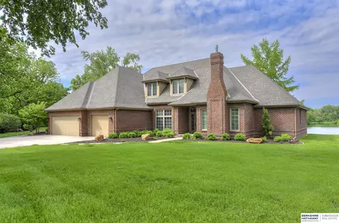 27350 W Center Rd, Waterloo, NE 68069