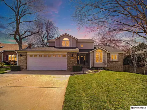 1711 St Andrews Pl, Lincoln, NE 68512