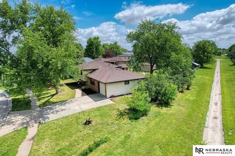11010 N 137th St, Waverly, NE 68462