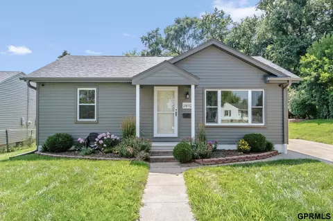 2812 S 40th St, Omaha, NE 68105