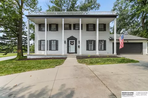 102 Bellevue Blvd N, Bellevue, NE 68005