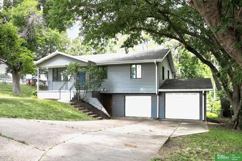 7092 Charles St, Omaha, NE 68132