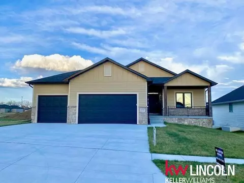 1038 Asher Ave, Hickman, NE 68372
