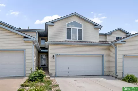 10713 Berry Plz, Omaha, NE 68127
