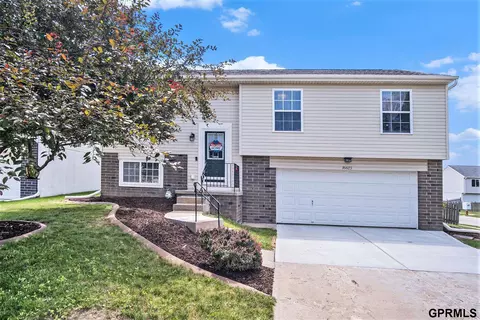 16625 Erskine St, Omaha, NE 68116
