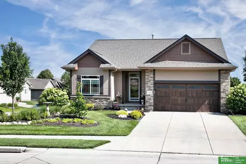 17348 Edna St, Omaha, NE 68136