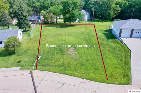 104 Walnut Cir, Weeping Water, NE 68463