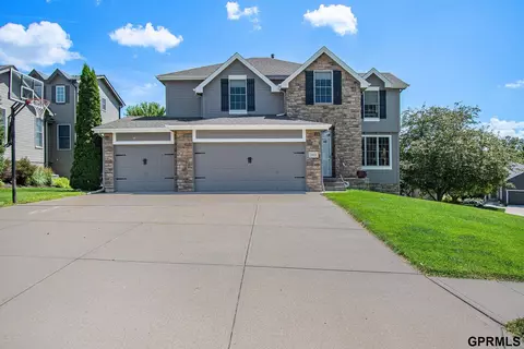 18425 Howard St, Elkhorn, NE 68022